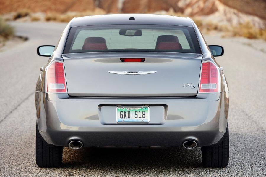  Chrysler 300C S 2012 года  (фото 42 из 46)